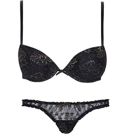 ropa interior de blanco negra