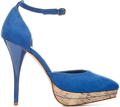 zapato azul de blanco para la primavera