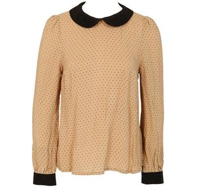Blusas y vestidos con cuellos baberos