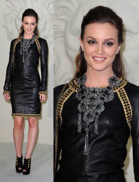 Leighton Meester con collar babero