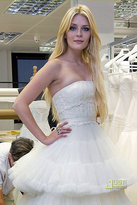 Misha Barton con Rosa Clará y los vestidos de novia 201