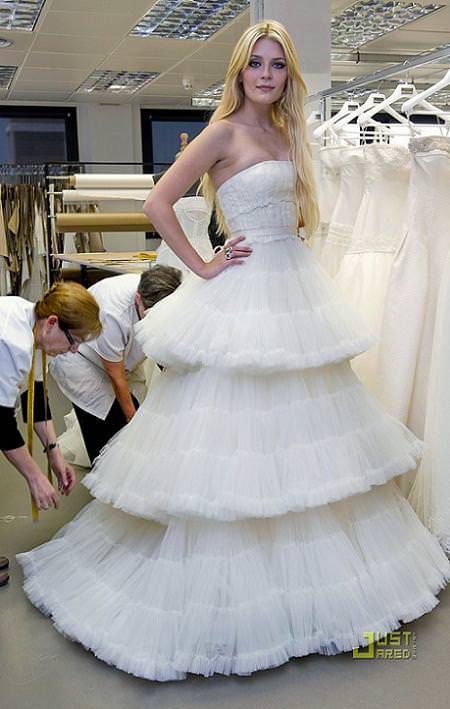 Misha Barton con Rosa Clará y los vestidos de novia 201