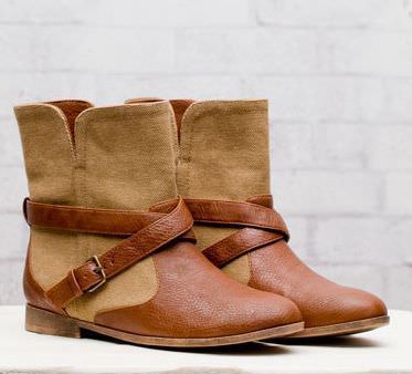 zapatos de stradivarius primavera  botin combinado