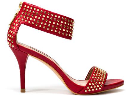 sandalia de tachas de rebajas de zara