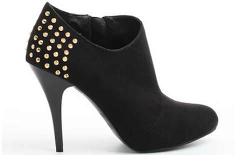 Botines con tachuelas