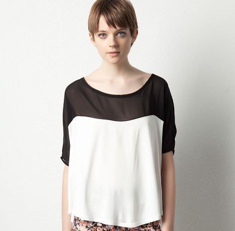 camiseta con contrastes de pull and bear
