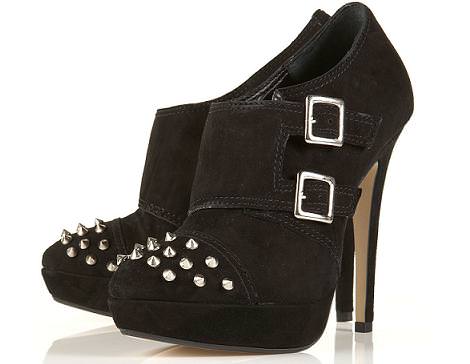 Botines con tachuelas