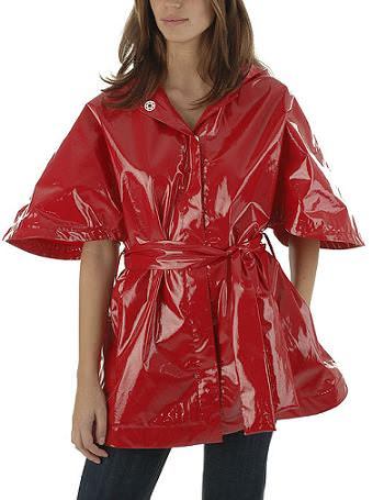 trench rojo de Penelope & Monica Cruz para Mango