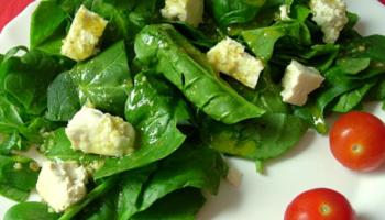 espinacas con queso y tomate
